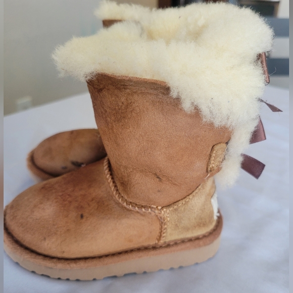 UGG Cream Tan Baliey Bow Boots Size 7 - Picture 3 of 6